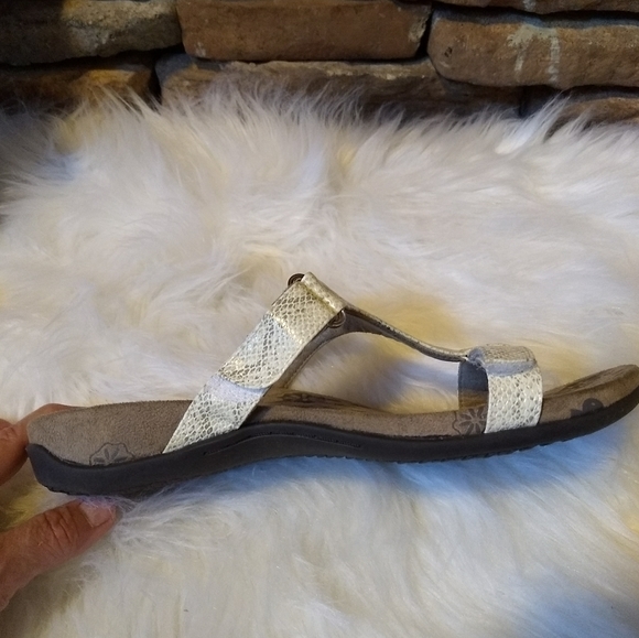 Vionic Orthaheel Molly Sandles - Picture 5 of 7